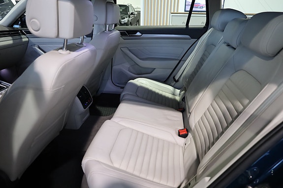 Volkswagen Passat 12 of 28