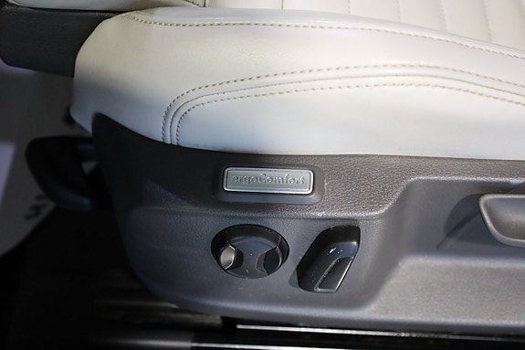 Volkswagen Passat 18 of 28