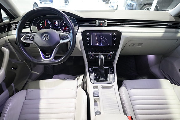 Volkswagen Passat 13 of 28