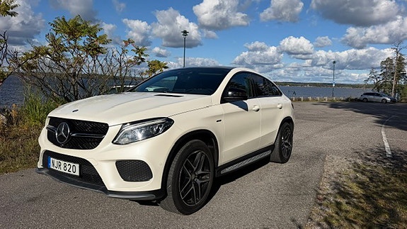 Mercedes-Benz GLE450 2 of 10