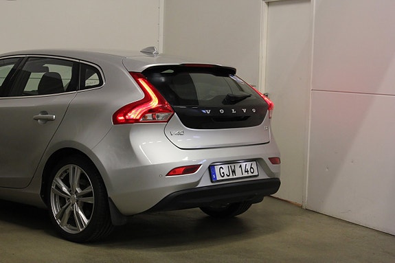 Volvo V40 8 of 17