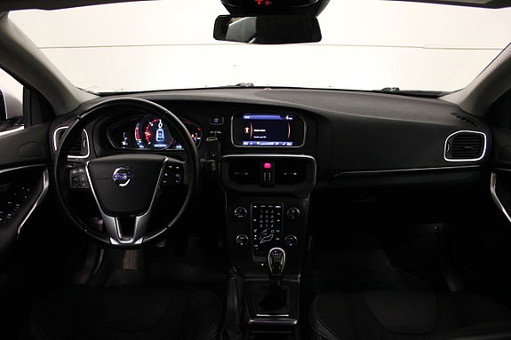 Volvo V40 12 of 17