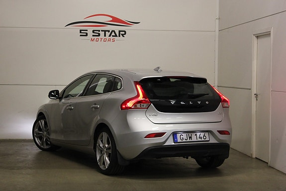 Volvo V40 7 of 17