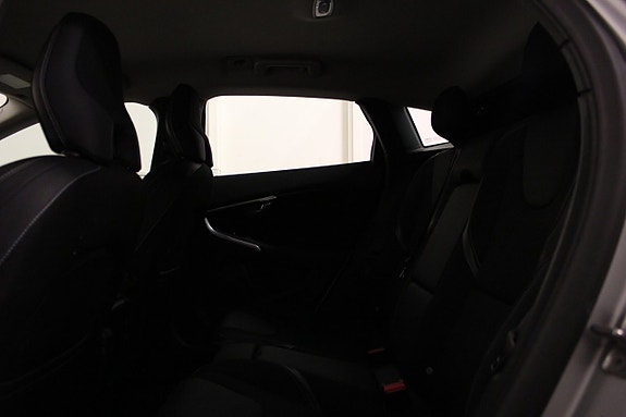 Volvo V40 11 of 17
