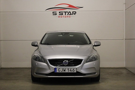 Volvo V40 3 of 17