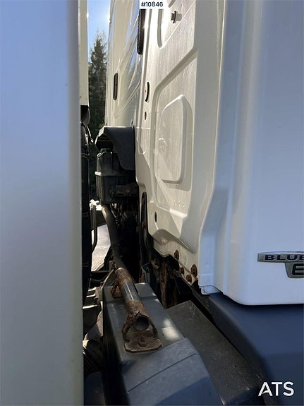 Mercedes-Benz Antos Skåpbil med bakgavellyft (220,000:- ex m 24 of 24