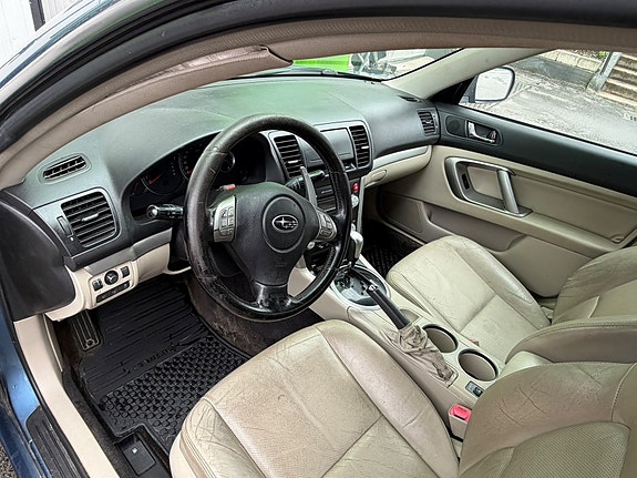 Subaru Legacy 5 of 11