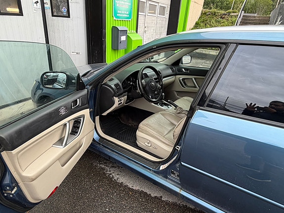Subaru Legacy 10 of 11
