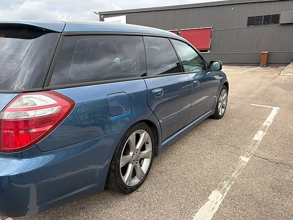 Subaru Legacy 4 of 11