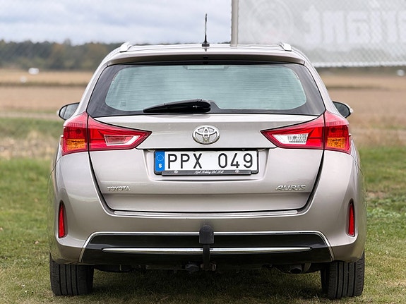 Toyota Auris 6 of 15