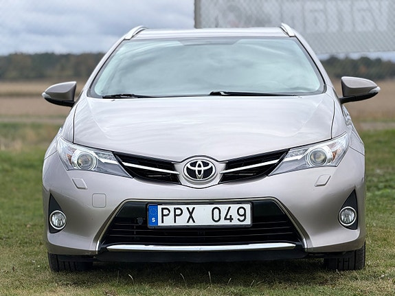 Toyota Auris 3 of 15