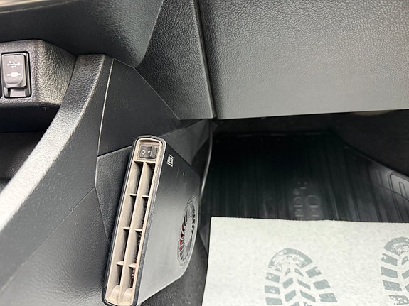 Toyota Auris 13 of 15