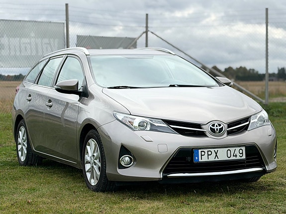 Toyota Auris 4 of 15
