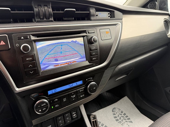 Toyota Auris 10 of 15