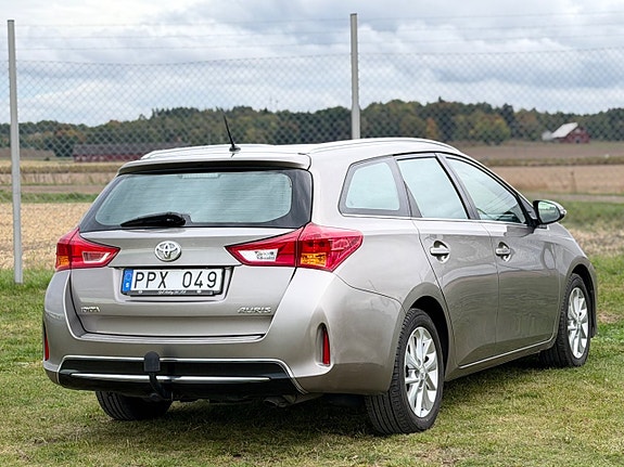 Toyota Auris 5 of 15