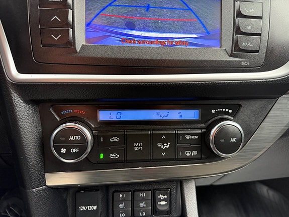 Toyota Auris 11 of 15