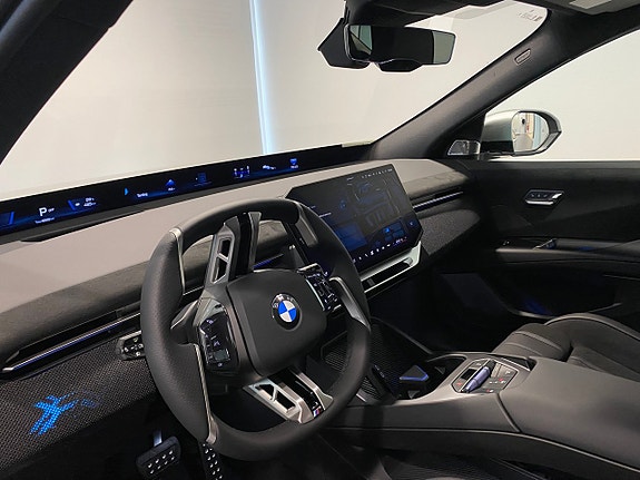 BMW iX3 8 of 18