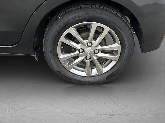 Toyota Yaris 24 of 26