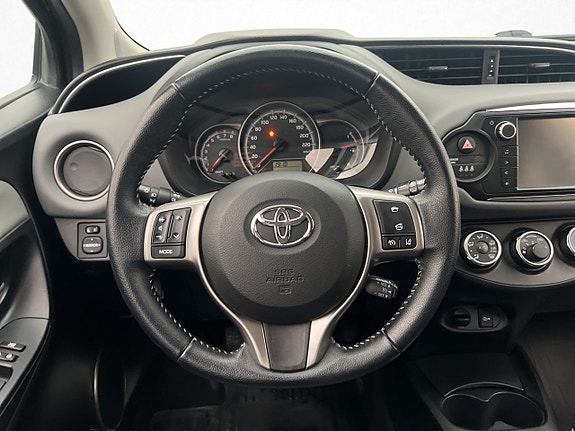 Toyota Yaris 13 of 26