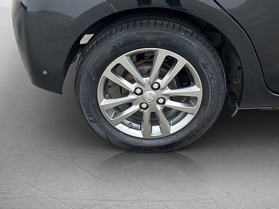 Toyota Yaris 25 of 26
