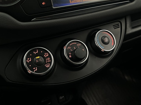 Toyota Yaris 21 of 26