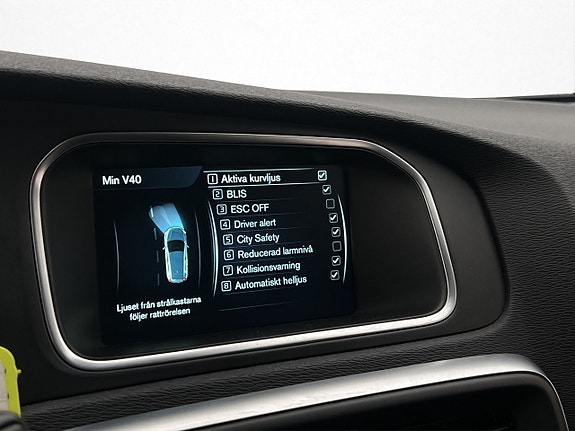 Volvo V40 21 of 26