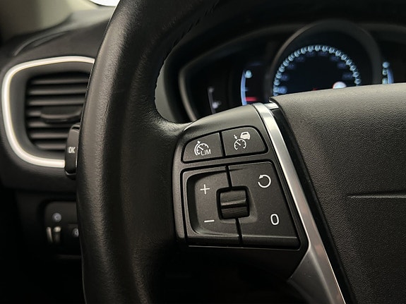Volvo V40 17 of 26