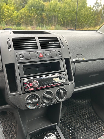 Volkswagen Polo 5 of 15