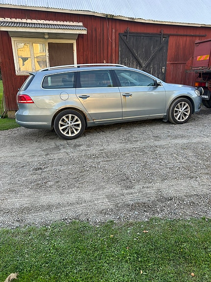 Volkswagen Passat 2 of 5