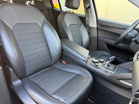 Alfa Romeo Stelvio 8 of 10