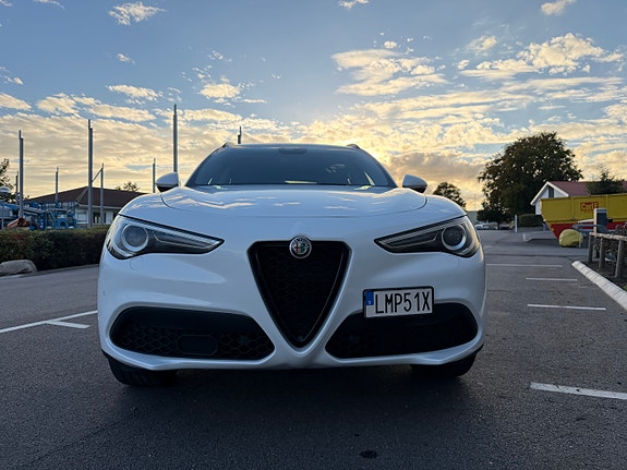 Alfa Romeo Stelvio 3 of 10