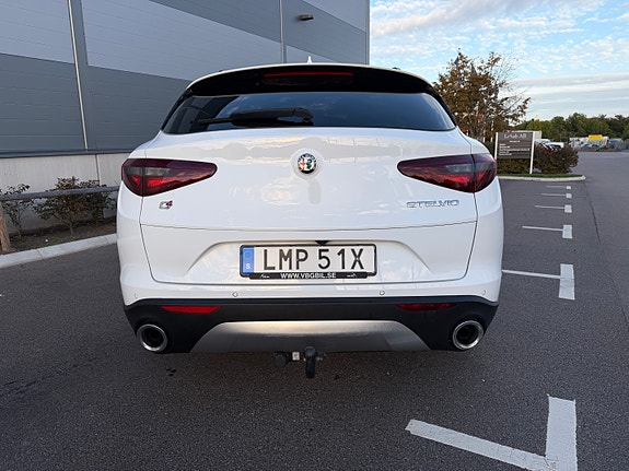 Alfa Romeo Stelvio 5 of 10