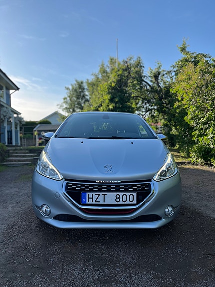 Peugeot 208 4 of 7