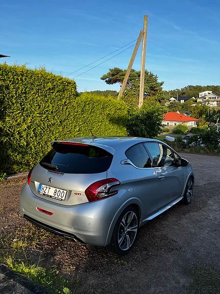 Peugeot 208 3 of 7