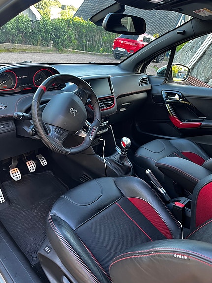 Peugeot 208 6 of 7