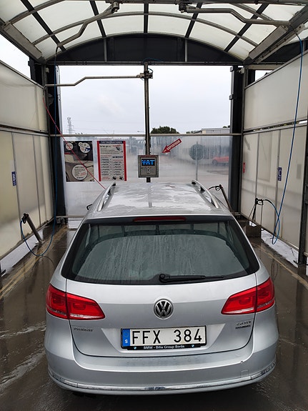 Volkswagen Passat 4 of 13