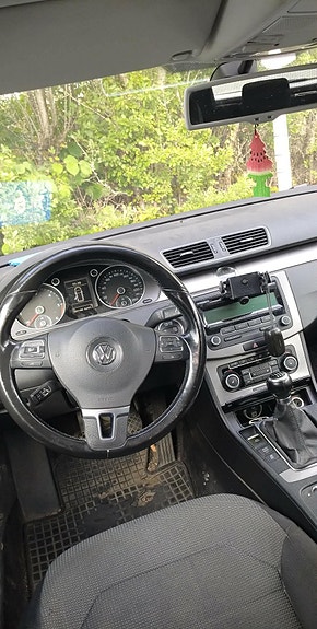 Volkswagen Passat 8 of 13