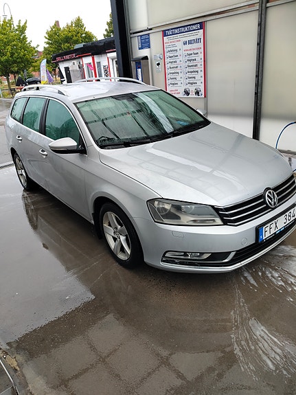 Volkswagen Passat 2 of 13