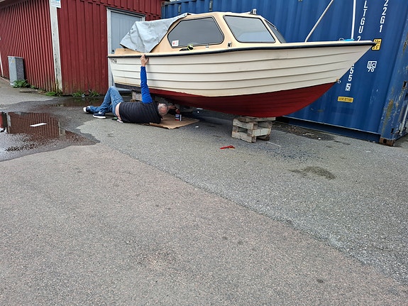 Hard topp båt säljes plus motor 2 of 9