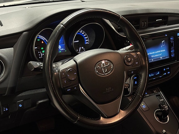 Toyota Auris 5 of 17