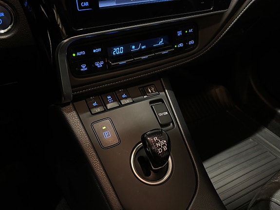 Toyota Auris 7 of 17