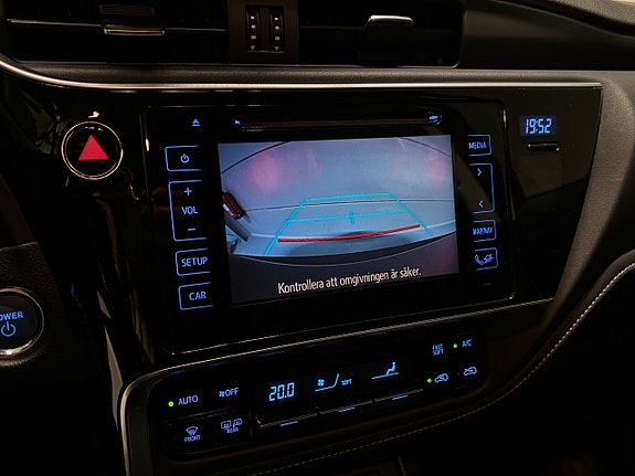 Toyota Auris 10 of 17