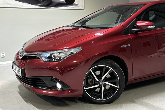 Toyota Auris 2 of 17