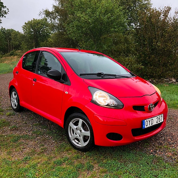 Toyota Aygo 2 of 9