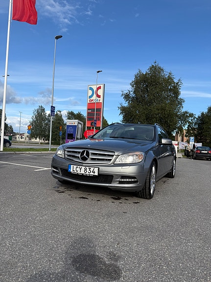 Mercedes-Benz C180 2 of 8