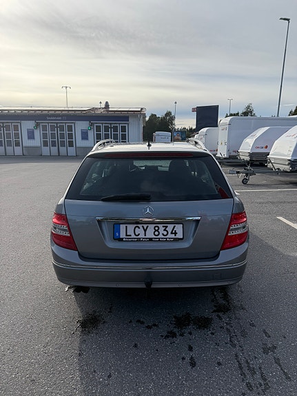Mercedes-Benz C180 3 of 8