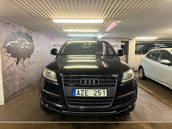 Audi Q7 2 of 21