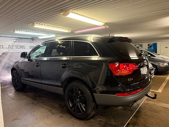 Audi Q7 4 of 21