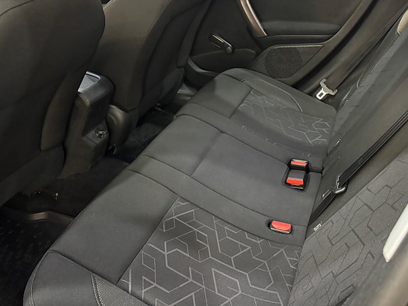 Peugeot 2008 5 of 8