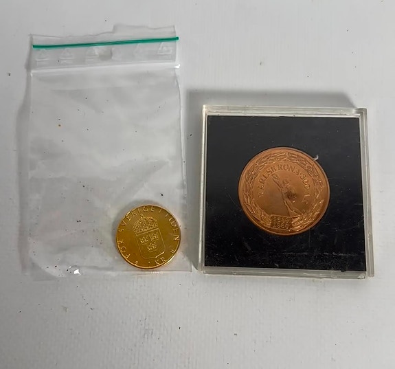 Product image 1 of 2